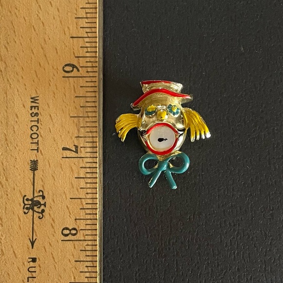 Vintage Clown Lapel Pin Brooch Goldtone Enamel with Mother of Pearl Mouth - Picture 4 of 5